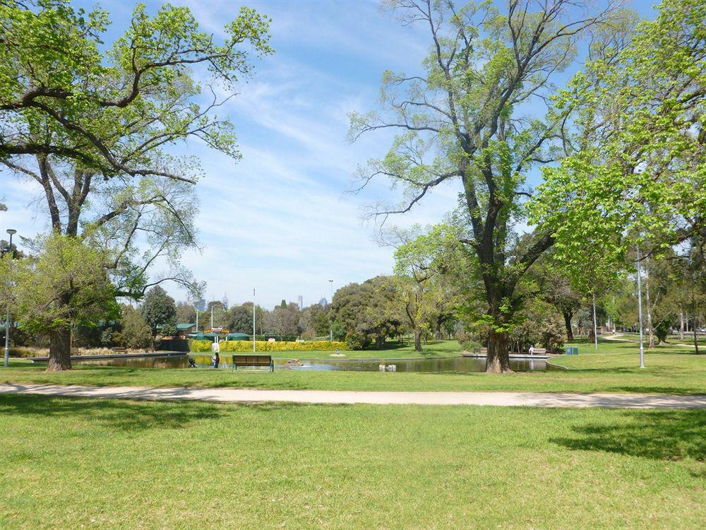 Melbourne'S Princes Park Hotel Extérieur photo